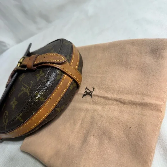 Louis Vuitton Crossbody Bag - Picture 5 of 10